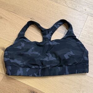 Athleta Ultimate Printed Bra D-DD+ Dark Gray Camo Racerback Sports Bra